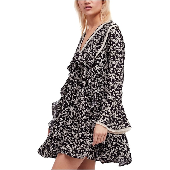 Free People Dresses & Skirts - Free People Boho Babydoll Black and White Floral Dress Size Medium